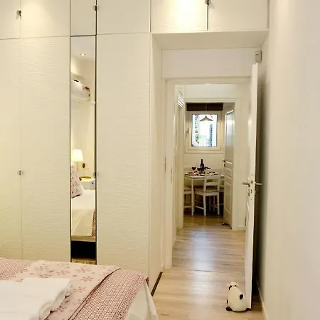 Sunny Days In Apartment Athens